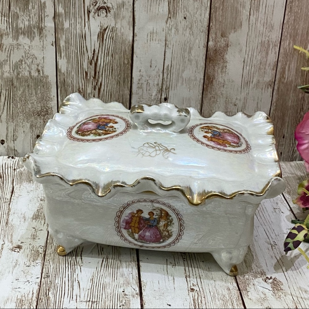 Vintage Victorian Porcelain Footed Jewelry Trinket Box